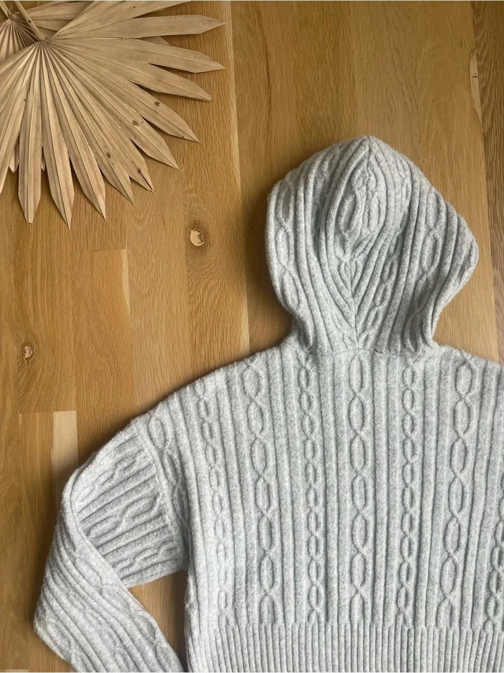 Alo Yoga Cable Knit Winter Bliss Grey Minimalist Cropped Hoodie Sweater Small